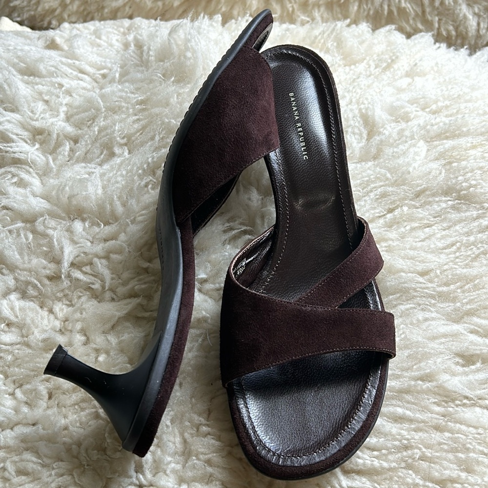 Brown Suede Leather Kitten Heel made in Italy sz 8 Banana Republic LIKE NEW